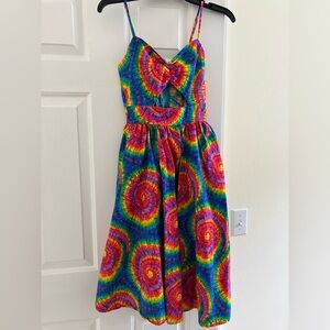 Small retrolicious tie dye dress